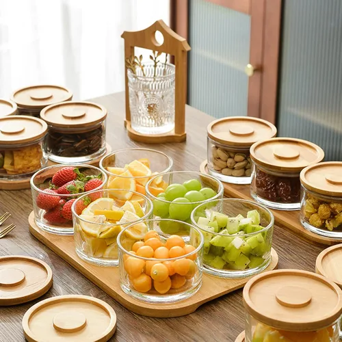 Vista 6 de Juego de servir chips y salsa con bandeja de bambú, plato de frutas y frutos secos, pequeños cuencos de vidrio con tapas para condimentos