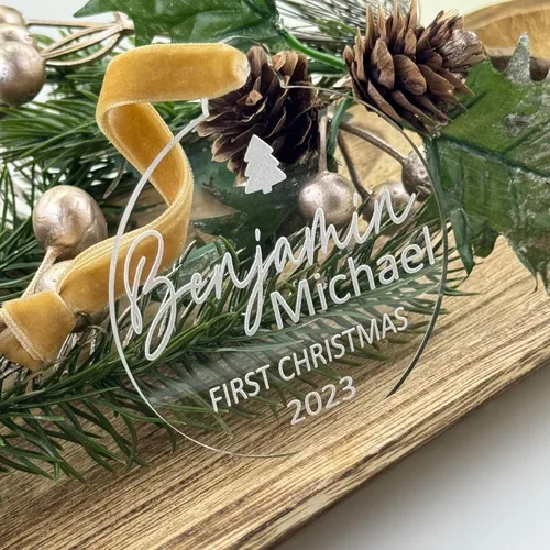 Vista 4 de Adorno de Navidad acrílico hecho a mano personalizado con cinta de terciopelo, 9 diseños personalizados disponibles, regalo único o recuerdo