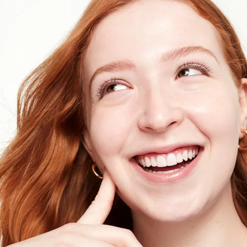Vista 3 de Saie Glowy Super Skin Tint Base Líquida - Base Sin Peso + Luminosa con Cobertura Media Ligera - Maquillaje Facial Hidratante + Suero para el Cuidado