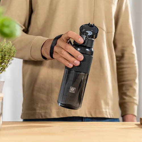 Vista 4 de ZWILLING Botella de agua Tritan de 24 onzas, color negro