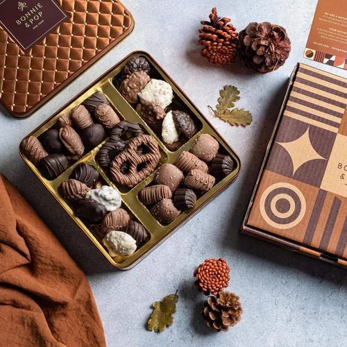 Vista 3 de Cesta de regalo de chocolate, arreglo de bandeja de regalos de dulces, caja de aperitivos gourmet, idea de regalo para Acción de Gracias, Navidad