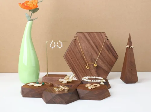 Vista 7 de GemeShou Wood Necklace Display Stand, Walnut Hexagon Board Jewelry Holder for Show, Hanging Long Necklace Retail Jewelry organizerHexagon Necklace