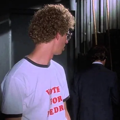Vista 3 de DIRTYRAGZ Camiseta Vote for Pedro para hombre, camiseta gráfica de Napoleon Dynamite