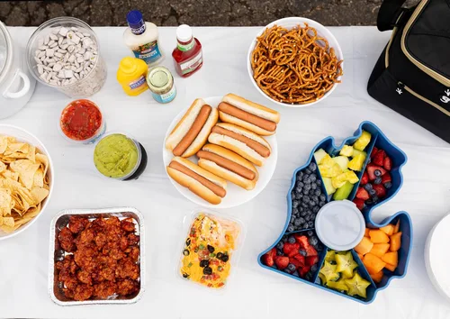Vista 5 de KOLORAE Michigan - Bandeja para servir – Bandeja de aperitivos reutilizable de 7 compartimentos con taza de aderezo. Ideal para entretenimiento
