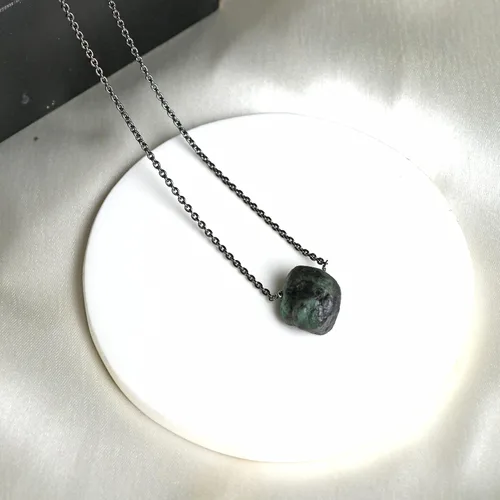Vista 6 de Gempires Natural Raw Emerald Pendant Necklace, 15-20 mm Gemstone With Black Plated 16 + 2 Inch Adjustable Chain