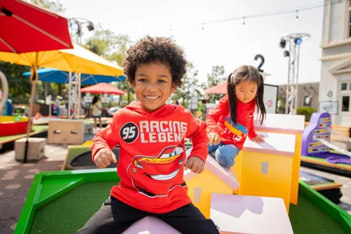 Vista 2 de Disney Pixar Cars Lightning McQueen - Conjunto de sudadera con capucha y pantalones de forro polar para niños pequeños y grandes