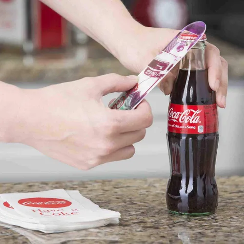 Vista 5 de Tablecraft Coca-Cola Vintage Logo "Beach" Abrebotellas Plano, Rojo