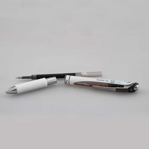 Vista 7 de Pentel EnerGel Pearl RTX - Bolígrafo de gel (0.020 in), línea fina, punta de aguja, tinta negra, caja de 12 unidades (BLN75PW-A)