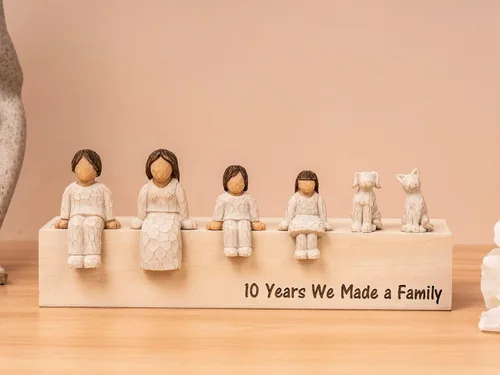 Vista 2 de Figuras combinadas personalizadas para elegir tu familia, 10 años que hicimos una escultura de resina familiar, figura esculpida pintada a mano