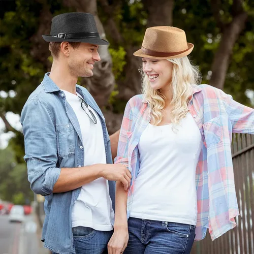 Vista 2 de Forwe Paquete de 4 sombreros de paja para hombres y mujeres, sombrero Trilby de ala corta, sombrero clásico de Panamá para el verano y la playa