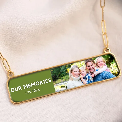Vista 5 de Petite Boutique Personalized Photo Gift 4k Clear picture quality Print, Customizable Bar Necklace for Cherished Memories Team Photo (Family Photo)