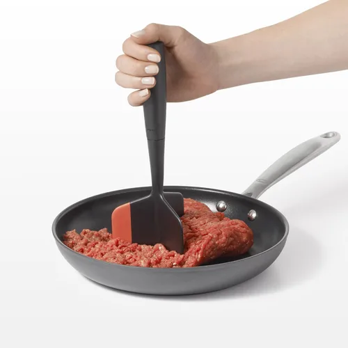 Vista 4 de OXO Paquete de picador y volteador de carne molida Good Grips