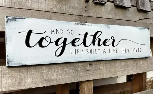 Vista 10 de Letrero de cocina con texto en inglés "In This Kitchen We Dance" (En esta cocina bailamos) colgante de madera rústica para pared, decoración