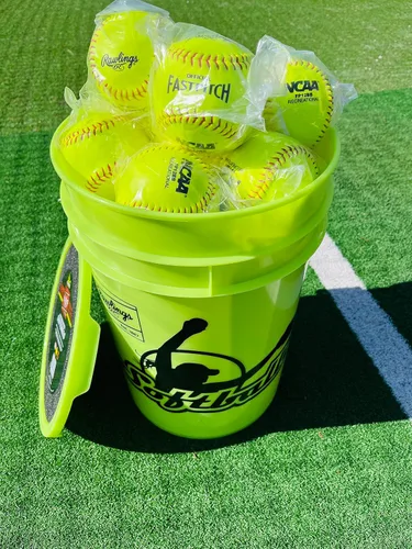 Vista 5 de Rawlings Cubo de 18 pelotas de softball de práctica Edades 12U 12 pulgadas Cubierta sintética