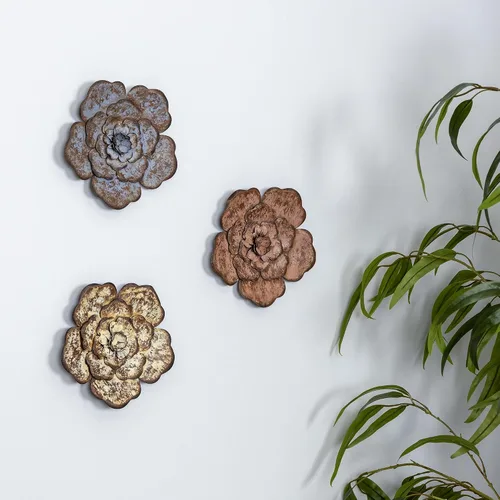 Vista 7 de Stratton Home Décor - Juego de 3 flores rústicas de metal para decoración de pared