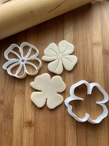 Vista 3 de Inc Set of 2 Shamrock/4 Leaf Clover Cookie Cutter - Dishwasher Safe (2")