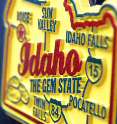 Vista 4 de Imán gigante Oregon de Classic Magnets, 3.5 x 2.6 pulgadas, recuerdos coleccionables de goma 3D estilo vintage y regalos fabricados en los Estados