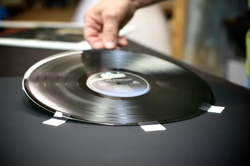Vista 2 de Álbum de discos de vinilo doble con marco LP con diseño de caja de juke mate negro (marco dorado cepillado)