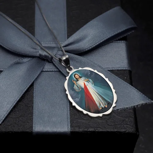 Vista 5 de PicturesOnGold Medalla religiosa ovalada de doble cara Divine Mercy con protección de color, regalos para hombres y mujeres, disponible en oro