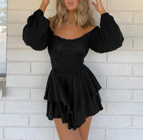 Vista 5 de Mameluco de manga abombada para mujer, vestido con volantes y hombros descubiertos con pantalones cortos de manga larga con capas fluidas de pirata