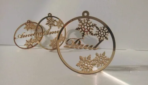 Vista 4 de Adorno de Navidad personalizado, bola cortada con láser, bolas con nombre personalizado, Navidad 2025, regalos de Navidad para la familia, adornos