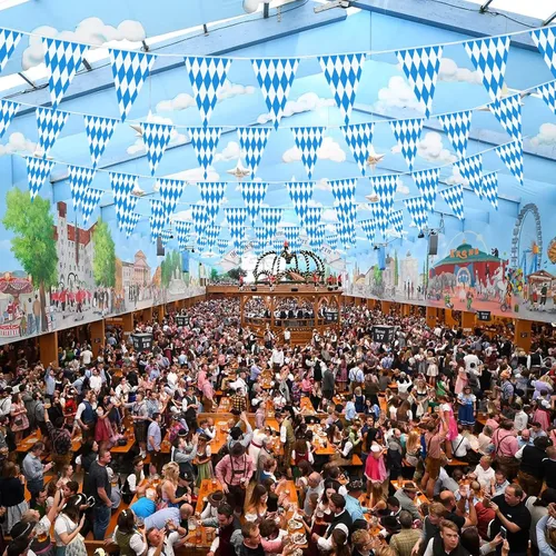 Vista 3 de Banderas de Oktoberfest de 197 pies, paquete de 6 banderines azules y blancos para decoraciones de fiestas temáticas alemanas, decoración