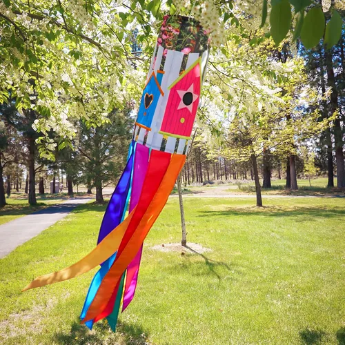 Vista 2 de In the Breeze 5072 — Birdhouse Garden 40 pulgadas Windsock — Decoración colorida para colgar al aire libre