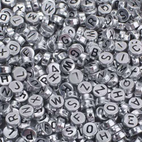 Vista 6 de 900 cuentas acrílicas doradas de letras del alfabeto, letras coloridas del alfabeto, cuentas de cubo negro para pulseras de la amistad y regalos