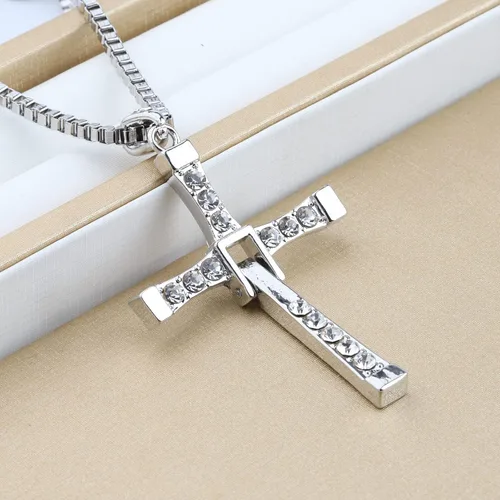 Vista 6 de KEYCHIN Collar de cruz inspirado para entusiastas de los deportes rápidos, regalo de cruz con colgante de acero de titanio, joyería periférica