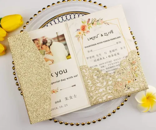 Vista 5 de Juego de 25 tarjetas de invitaciones de boda de 5 x 7.28 pulgadas con purpurina dorada clara, tres pliegues, cortadas con láser, corte hueco