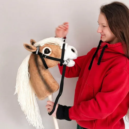Vista 2 de Caballo de Pasatiempo Realista con Cabezada - Caballo Haflinger A3 en Palo