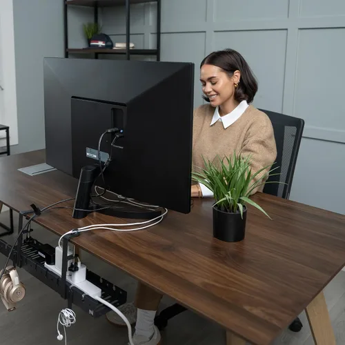Vista 7 de Bandeja de Gestión de Cables Bajo el Escritorio Sin Taladro - Extensible de 16" a 31" de Acero Resistente Ocultador de Cables de Escritorio