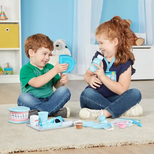 Vista 5 de Melissa & Doug Medical Play Bundle - Kit de dentista Super Smile de 25 piezas con dientes de gran tamaño y kit médico de 25 piezas con herramientas