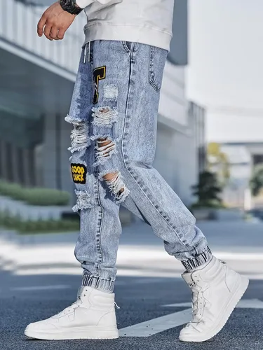 Vista 3 de Jeans para hombre Pantalones de mezclilla rasgados con letras parcheadas para hombre (Color lavado ligero, Talla L)