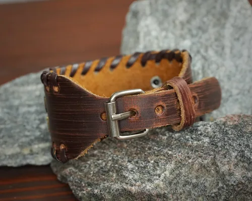 Vista 9 de Baldur Jewelry Pulsera de cuero genuino con placas de metal de runa vikinga Futhark para hombres y mujeres, envoltura ajustable, pulsera trenzada