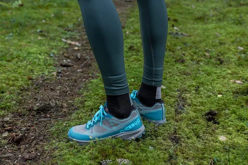 Vista 7 de Icebug Tenis de correr Pytho6 RB9X para mujer con suela de tracción