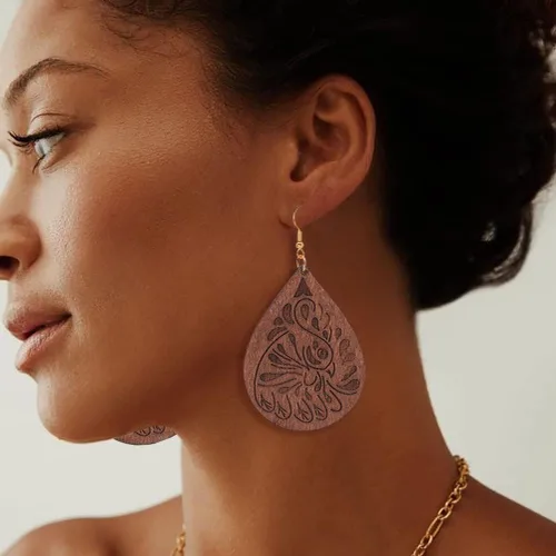 Vista 5 de Aretes de lágrima de madera, 2 pares de aretes colgantes de madera natural, regalos para mujeres y niñas