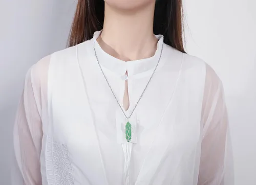 Vista 4 de XIANNVXI Collar con colgante de luna creciente envuelta en alambre con forma de árbol de la vida Collar con piedras de cristal curativo de reiki