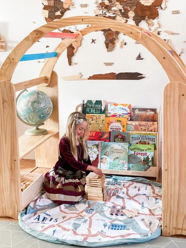 Vista 6 de Aurora Playstand 2026 Edition, cortinas, clips y ganchos incluidos Waldorf Imaginative Playarch Kids Playhouse, interior, tienda de campaña