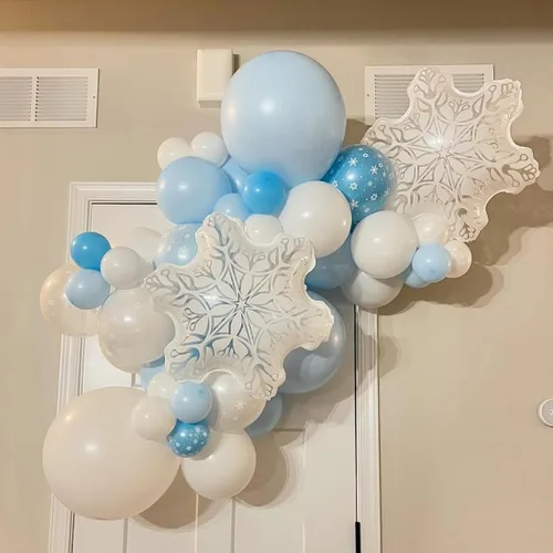 Vista 3 de Kit de Guirnalda de Arco de 140 Globos de Hielo y Nieve, Globos de Látex Azul, Plateado y Blanco con Globo de Copo de Nieve de Aluminio Transparente