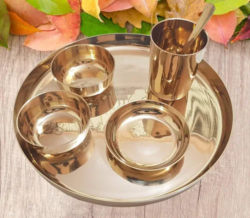 Vista 2 de Pure Source India Kansa Thali Set - 6 piezas, dorado