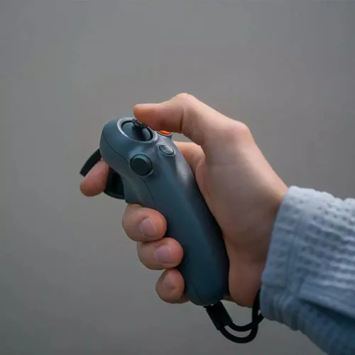 Vista 5 de DJI RC Motion 3, controlador inteligente FPV con control de movimiento inmersivo, compacto y portátil, freno de emergencia de un clic, cursor AR