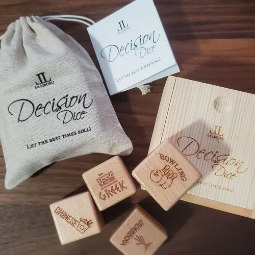 Vista 5 de Dados de decisión de madera, idea de regalo, noche de cita en pareja, familia, Foodie Cena en actividades para llevar Género de película, grabado 4