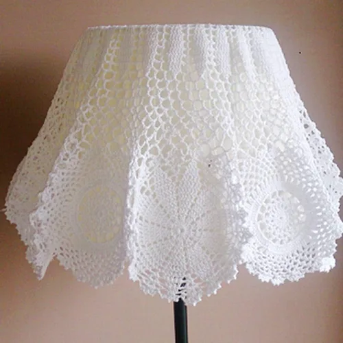 Vista 2 de Damanni Mantel de encaje hecho a mano de algodón hecho a mano, redondo, blanco, 39 pulgadas