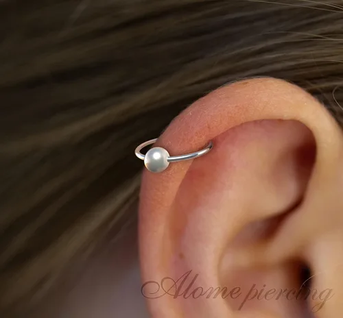Vista 7 de Variedad de aretes de aro para cartílago