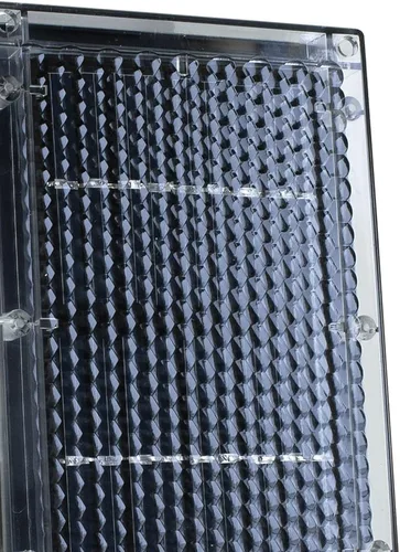 Vista 2 de Wildgame Innovations Cargador de Batería de Panel Solar Edrenaline para Alimentador de Ciervos al Aire Libre