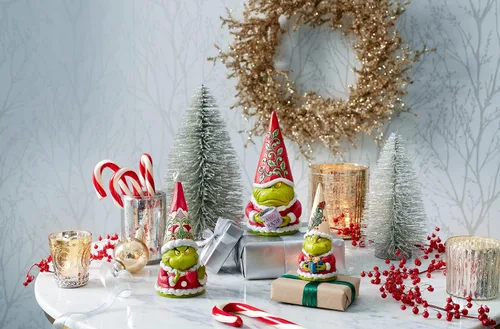Vista 6 de Enesco Jim Shore Dr. Seuss The Grinch Gnomo sosteniendo un regalo, 5.5 pulgadas, multicolor, verde