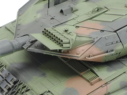 Vista 3 de Tamiya 35271 Leopard 2 A6 Tanque de batalla principal de juguete