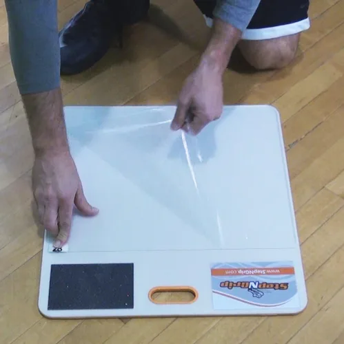 Vista 6 de StepNGrip Hojas de repuesto para almohadillas adhesivas de baloncesto y voleibol (1 unidad)