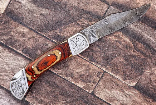 Vista 6 de Cuchillo plegable de 9 pulgadas de largo, escala de cuerno de toro con refuerzo de acero grabado, hoja de acero de damasco forjada a mano de 4 Verde